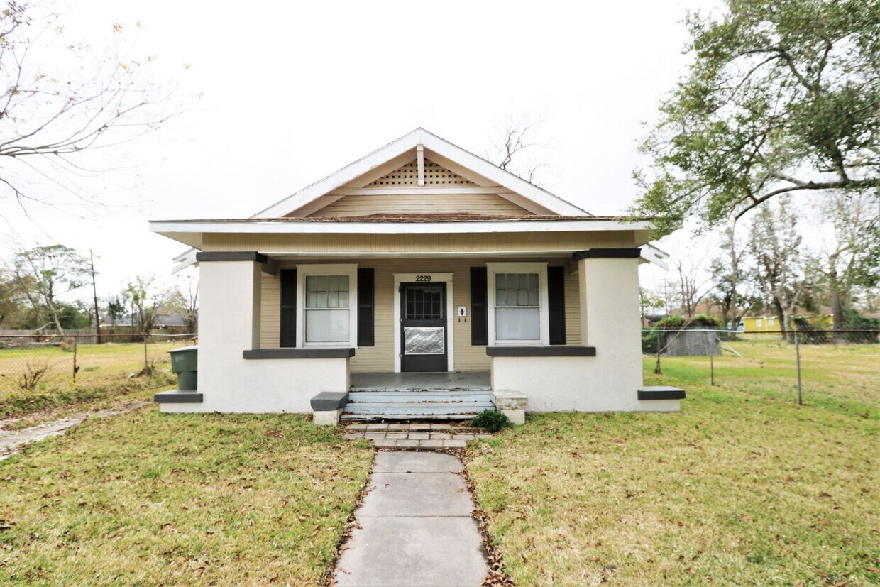 Primary Photo - 2229 Procter St, Port Arthur, TX