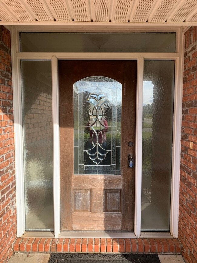 Building Photo - The Woodlands   1/2 off 1st month rent wit...