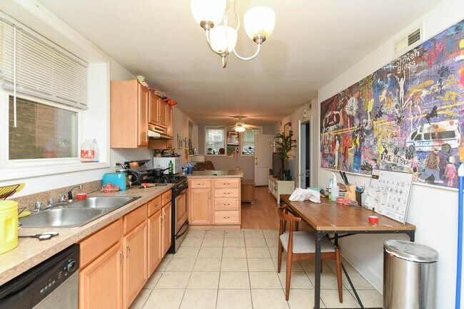 Foto del edificio - 3045 N Racine Ave