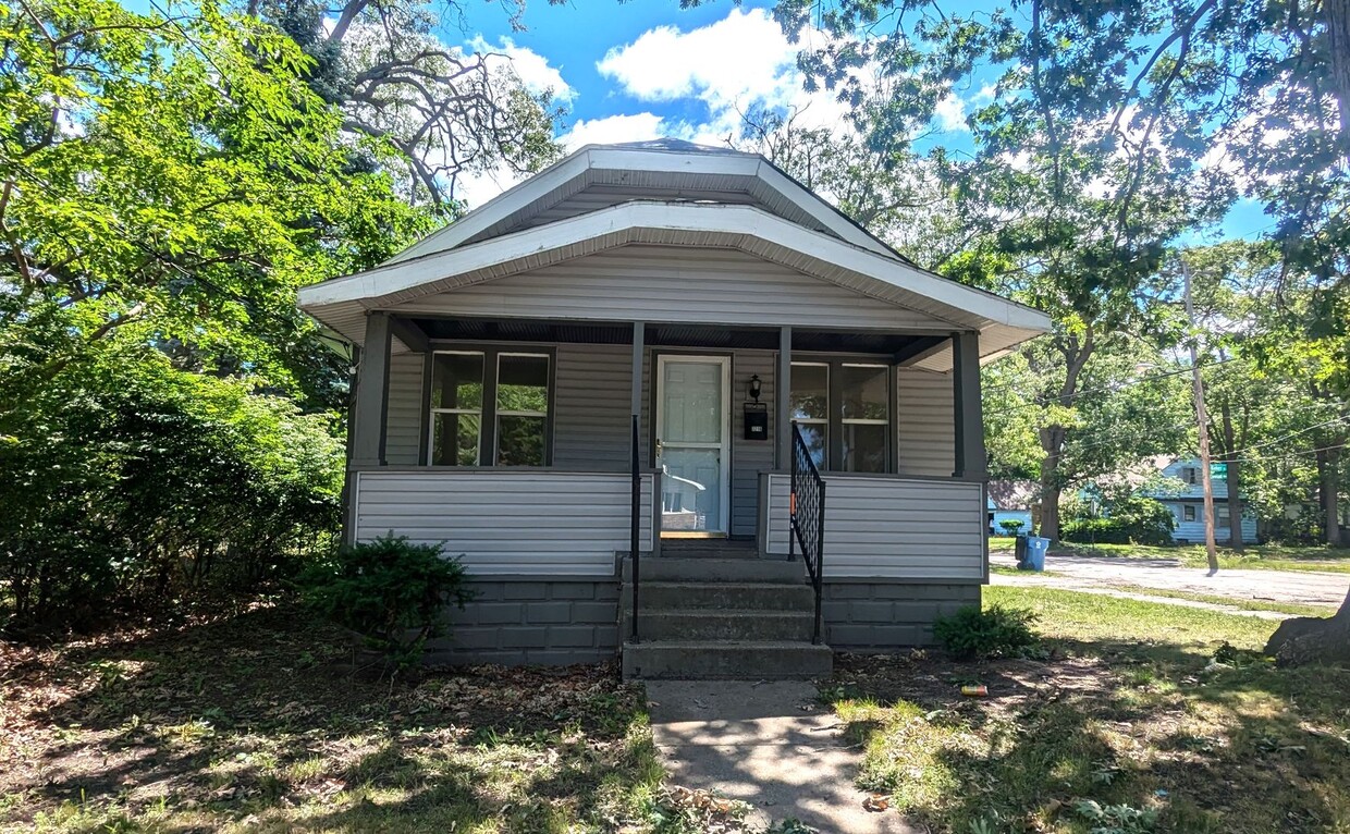 Primary Photo - 3216 Maffett, 2 bedroom house with basemen...