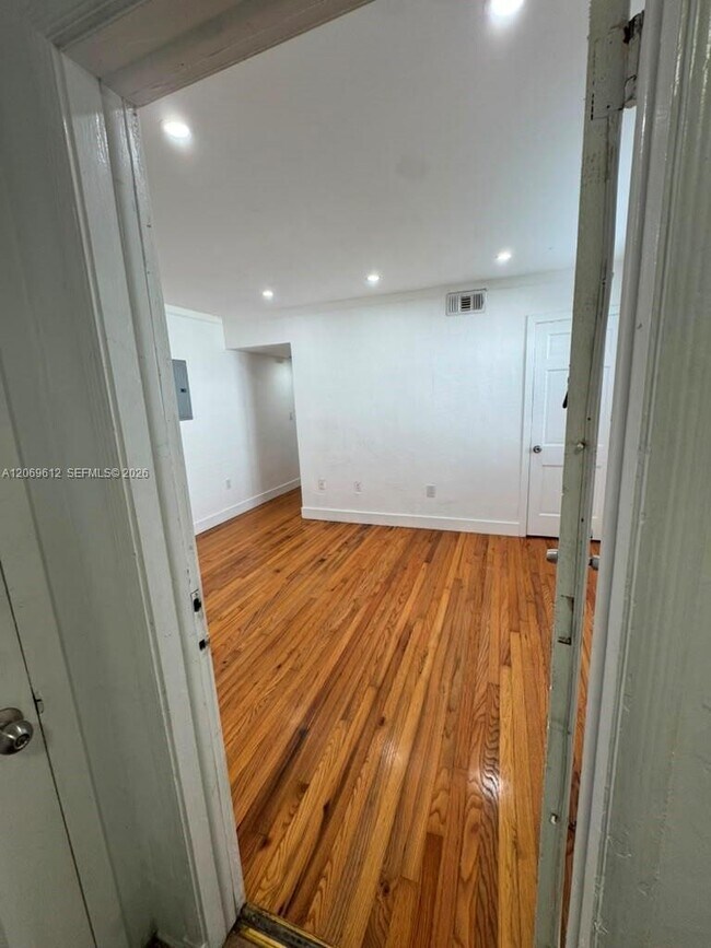Foto del edificio - 15 Sidonia Ave