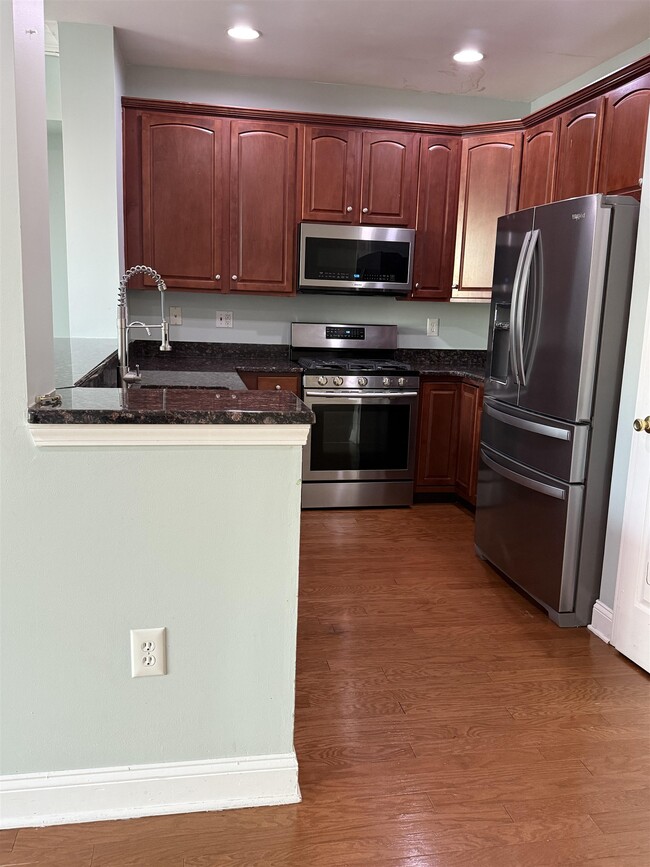 Foto del edificio - 76 Lyon Ct