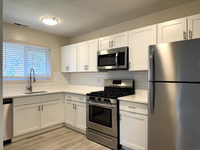 Building Photo - 74 Montoya Dr