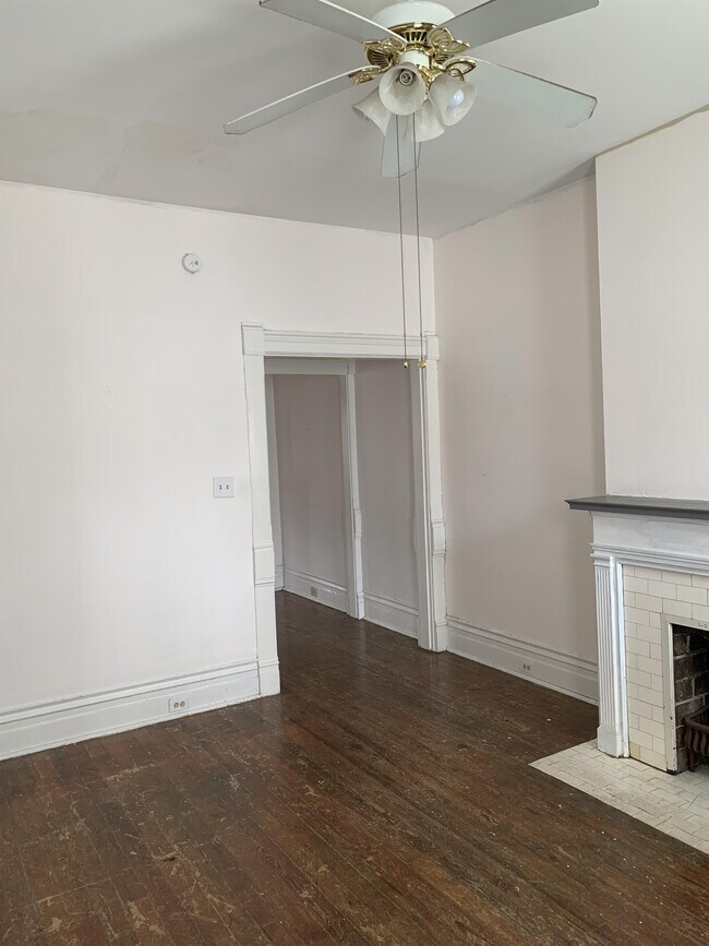 Building Photo - 425 N Limestone