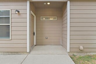 Building Photo - 9650 Warm Spring