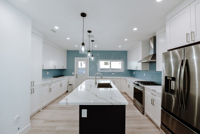 Building Photo - Completely renovated! Single level cottage...