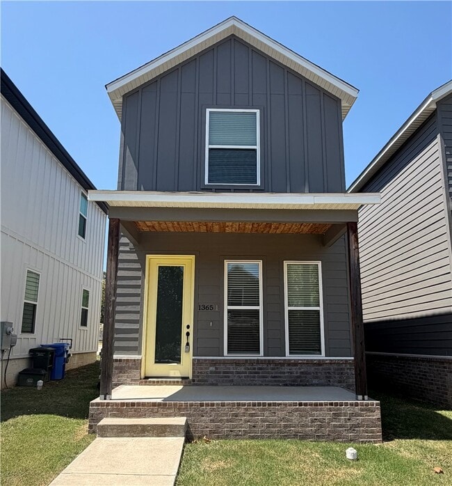 Building Photo - 1365 S Duncan Ave