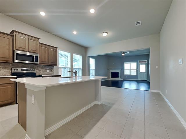 Building Photo - 2805 Saratoga Dr