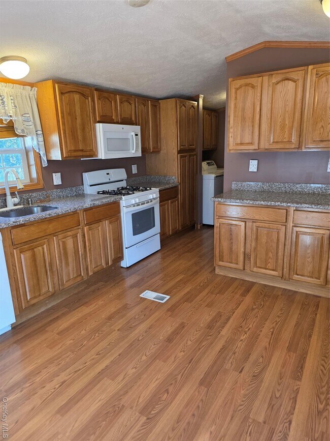 Foto del edificio - 8 Greenrose Dr