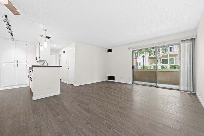 Building Photo - 8715 Weybridge Pl