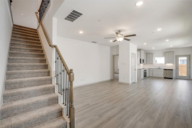 Foto del edificio - Luxury living in this stunning 4 bedroom, 3 bath home