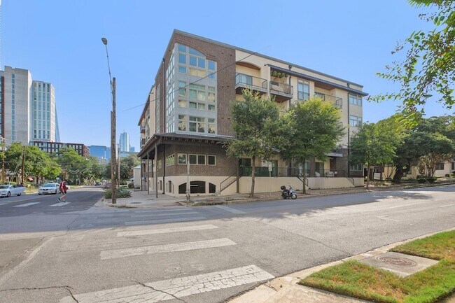 Foto del edificio - 908 Nueces St