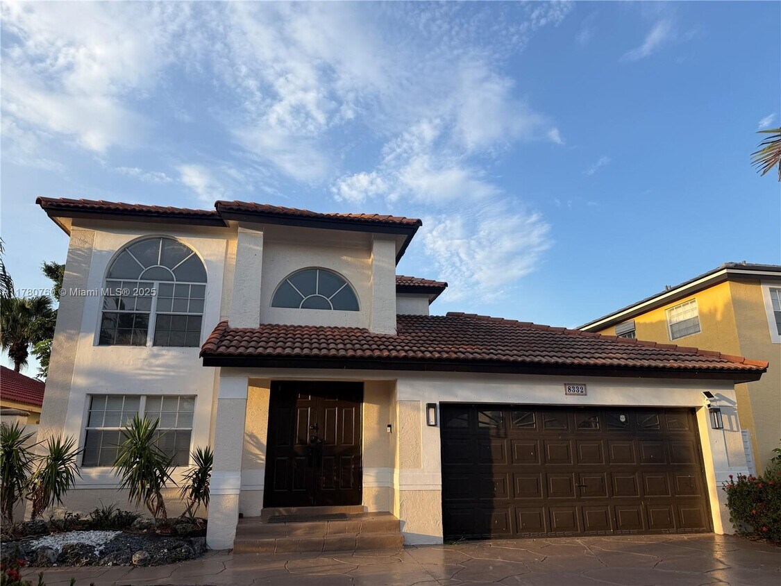 Foto principal - 8332 NW 195th Terrace