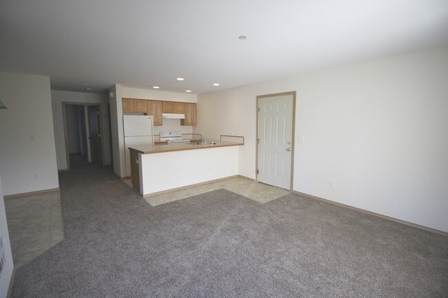 Building Photo - 12438 Roseberg Ave S