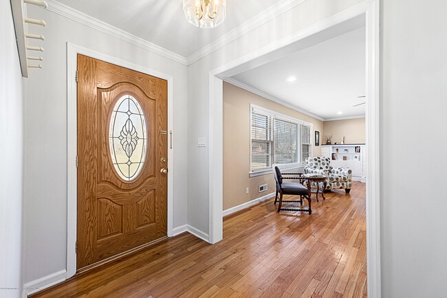 Building Photo - 4 Knollwood Dr