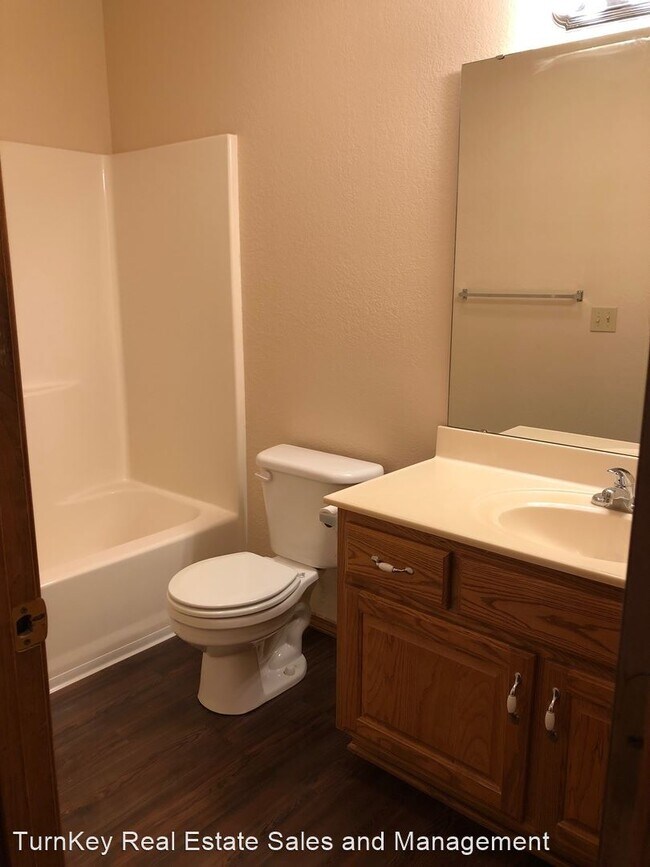 Building Photo - 3 br, 2 bath House - 1007 Glen Oaks Dr