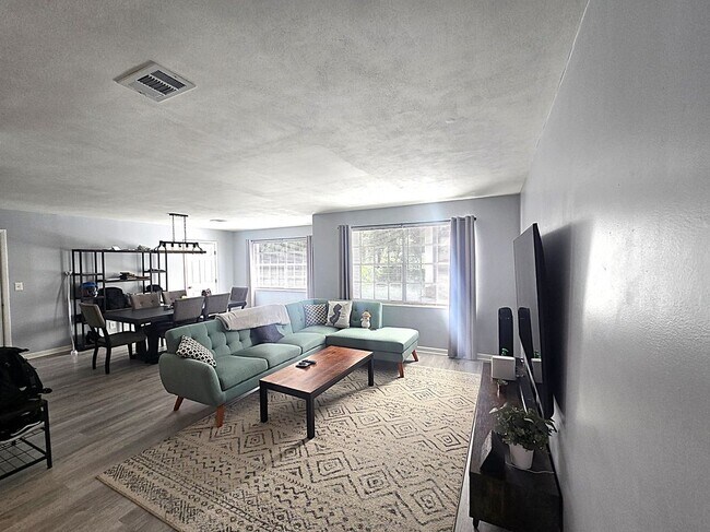 Foto del edificio - 3437 Lenczyk Dr W
