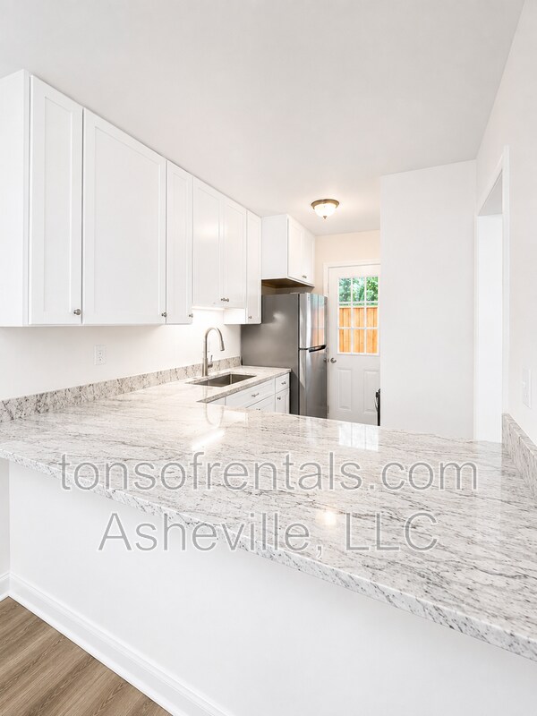 Building Photo - 130 Colony Dr