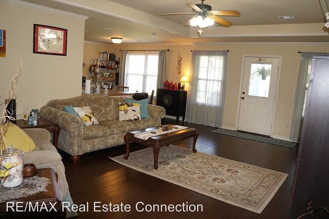 Building Photo - 3 br, 2 bath House - 1300 Wilson Loop