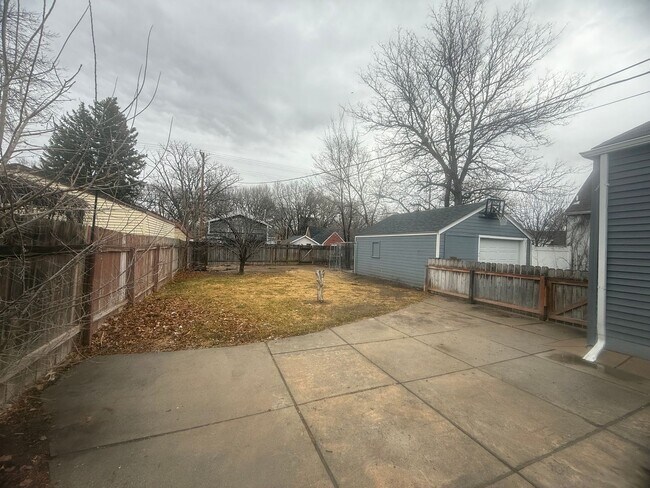 Foto del edificio - Spacious four-bedroom, two bathroom, pet friendly home!