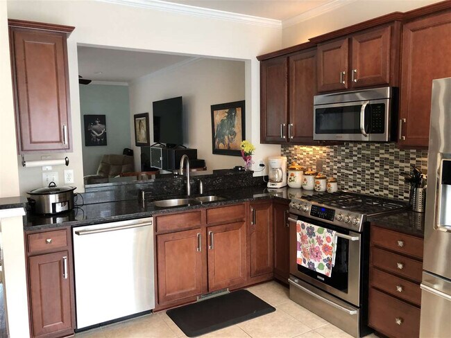 Building Photo - Room in Townhome on Macedonia Lake Dr