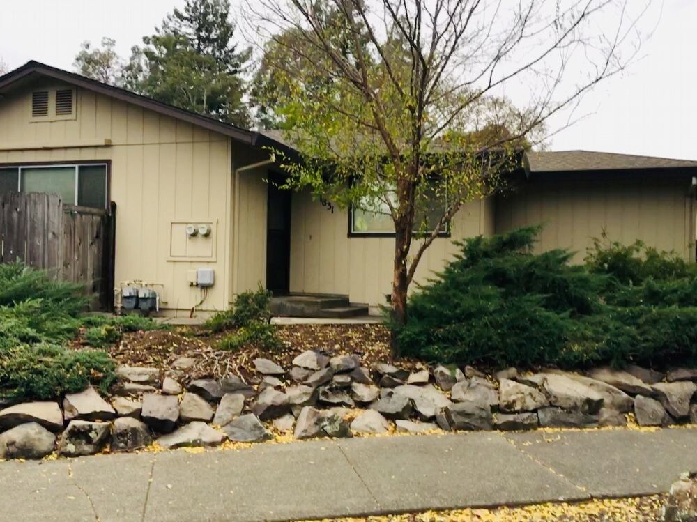 Primary Photo - PENDINGCharming duplex in Rincon Valley