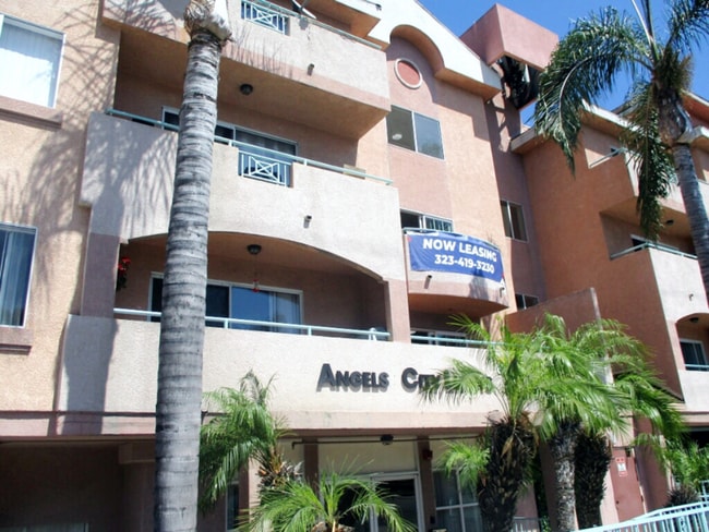 Building Photo - 13915 Oxnard St