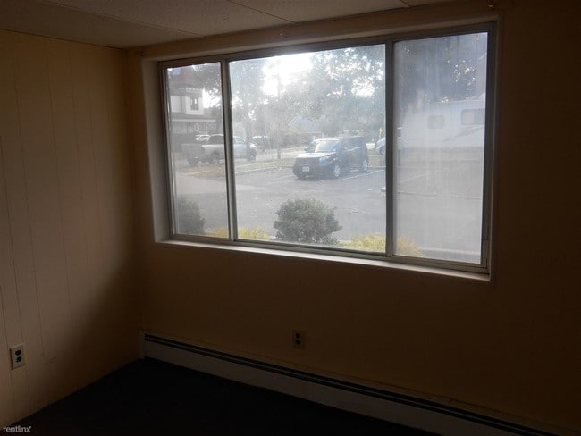 Building Photo - 150 N Albertson Ave