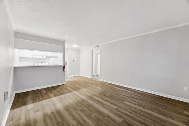 Foto del edificio - 1645 W Main St