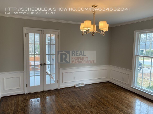 Building Photo - 1316 Lakewood Dr