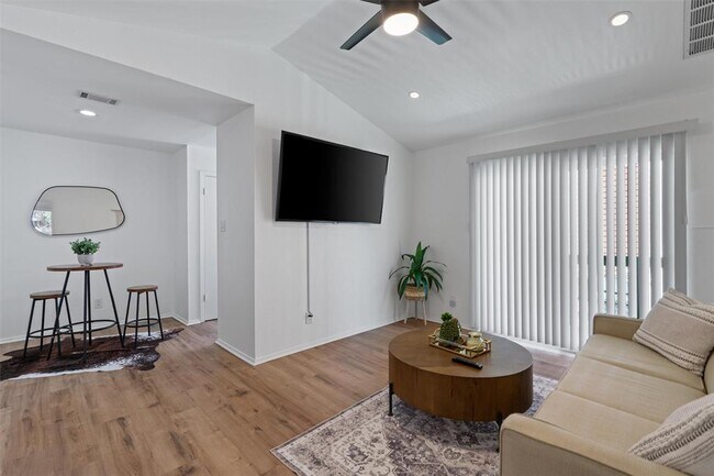 Foto del edificio - 6903 Deatonhill Dr
