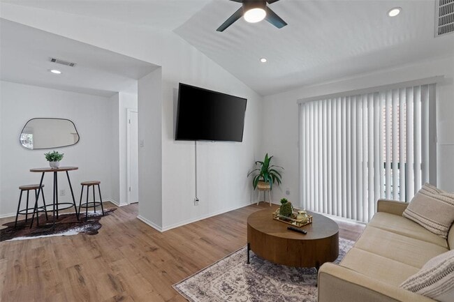 Building Photo - 6903 Deatonhill Dr