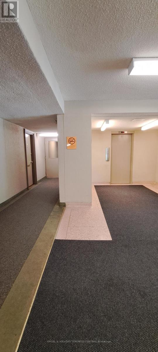 Photo du bâtiment - 70 Old Sheppard Ave