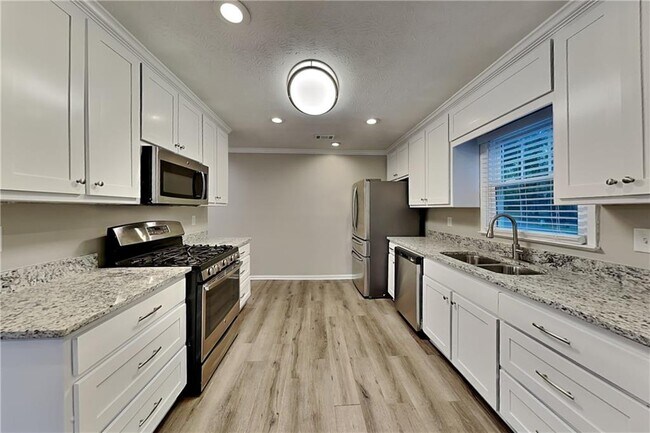 Foto del edificio - 1102 Canterbury Ln