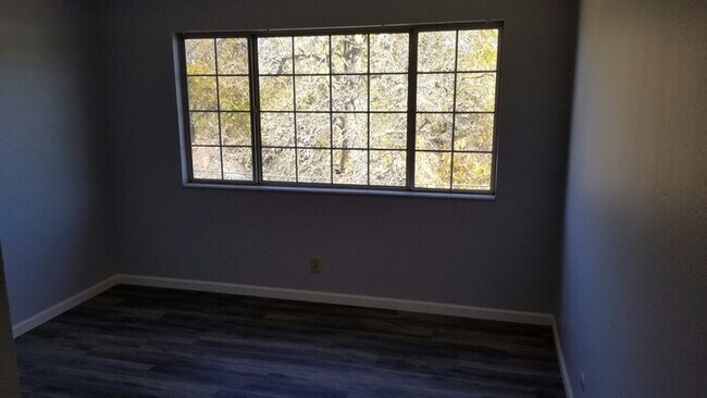 Foto del edificio - Completely remodeled unit close to downtown and the river!!