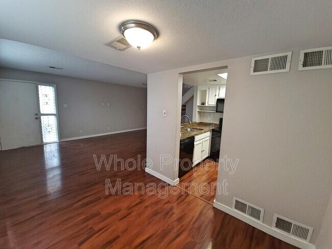 Foto del edificio - 1250 S Monaco St Pkwy