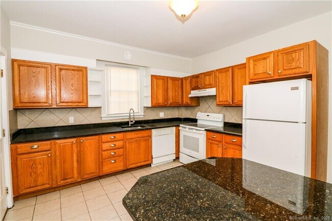 Building Photo - 44 Perry Ave