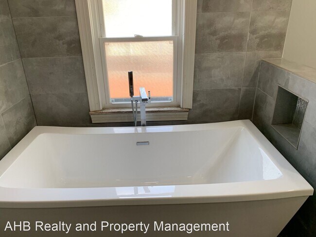 Foto del edificio - 2 br, 2 bath House - 422 Alamance Rd.