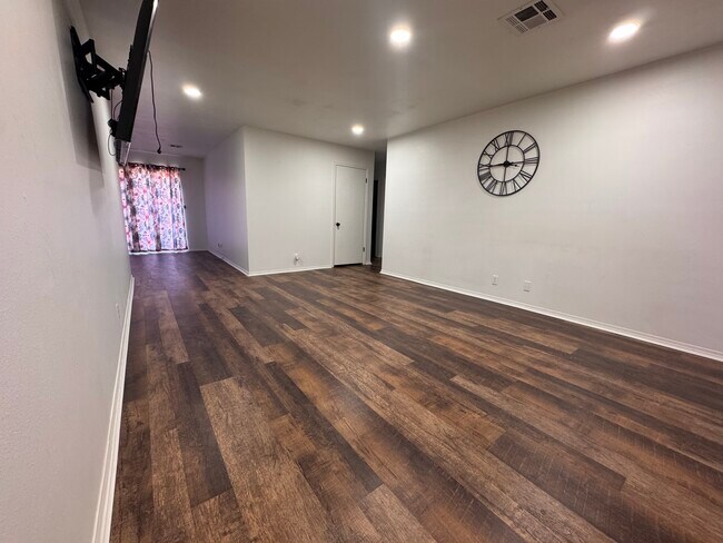 Foto del edificio - 309 Liza Ln