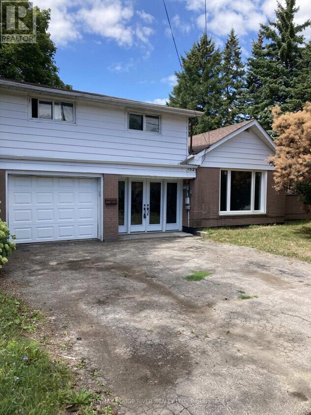 Primary Photo - 152 Thickson Rd N