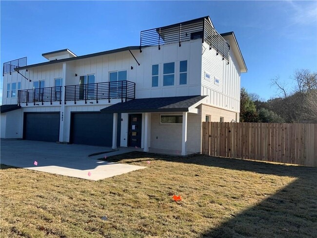 Building Photo - 7903 Brodie Ln