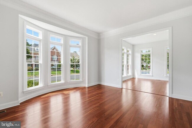 Foto del edificio - 5285 Meadow Estates Dr