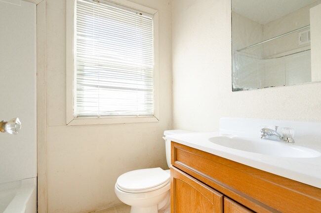 Foto del edificio - 804 W 18th St