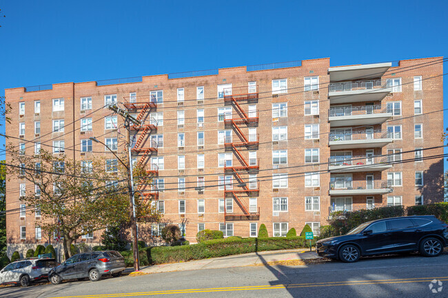 Building Photo - Imperial Towers