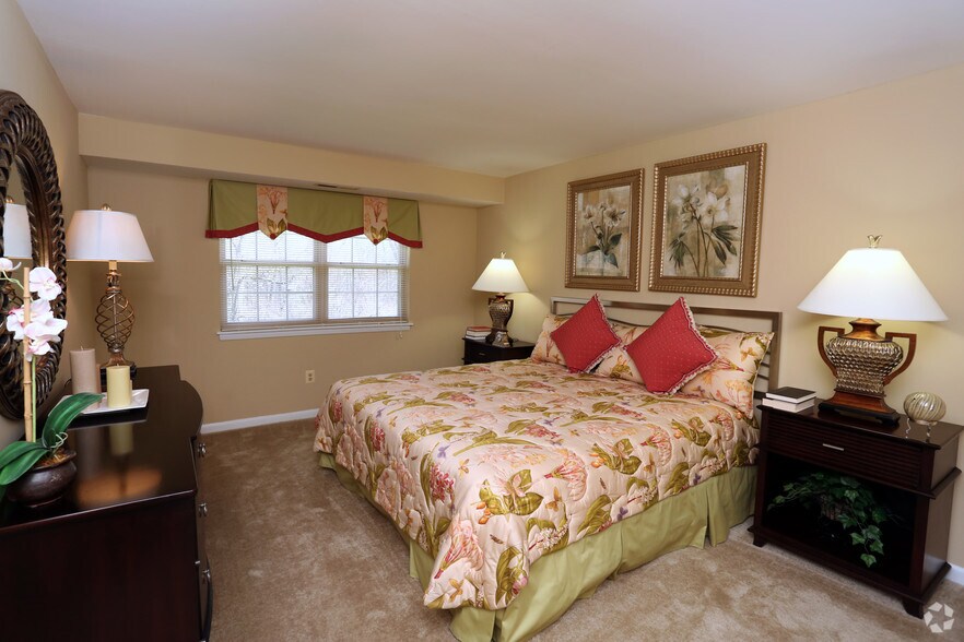 Master Bedroom York University Village village of pine run apartments & townhomes* rentals - baltimore Master Bedroom York University Village village of pine run apartments & townhomes* rentals - baltimore
