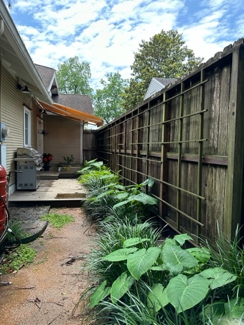 Side patio - 1023 W Gardner St