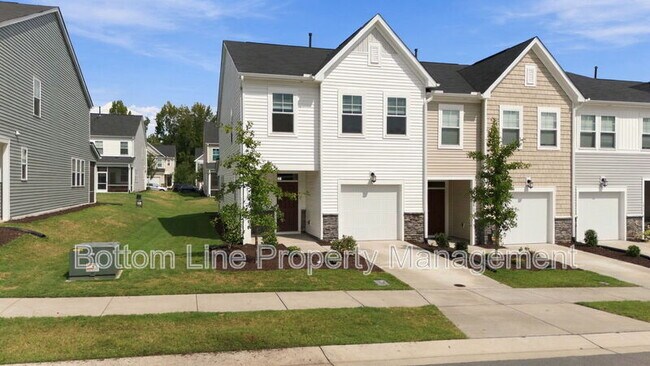 Building Photo - 5811 Woodlawn Dr