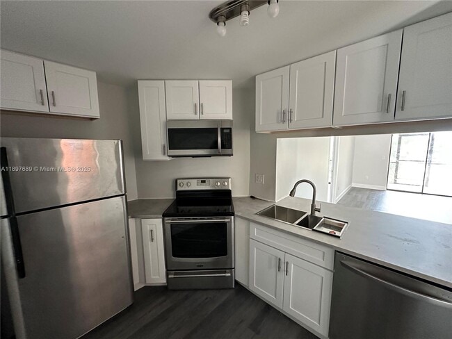 Foto del edificio - 855 NE 209th St