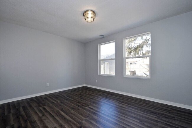 Foto del edificio - 681 Glencoe St NE