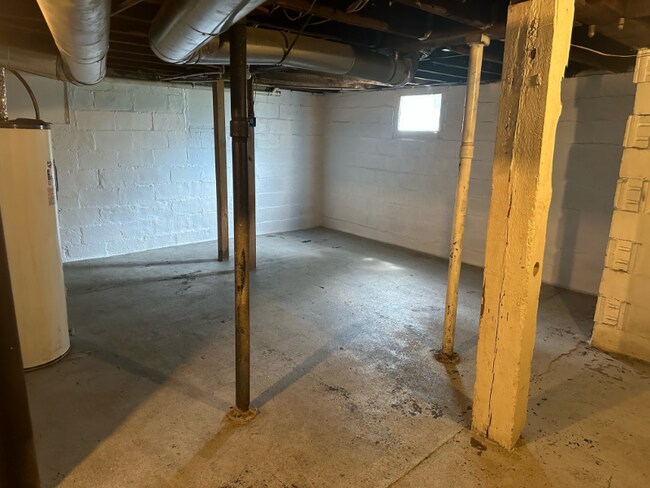 Building Photo - 349 Mason Ave